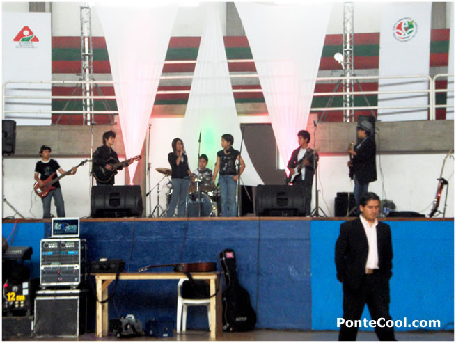 Interpretaci&oacute;n artistica del grupo musical del Colegio CEBI