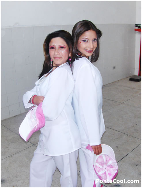 Hermosas ambate&ntilde;itas posando para la foto