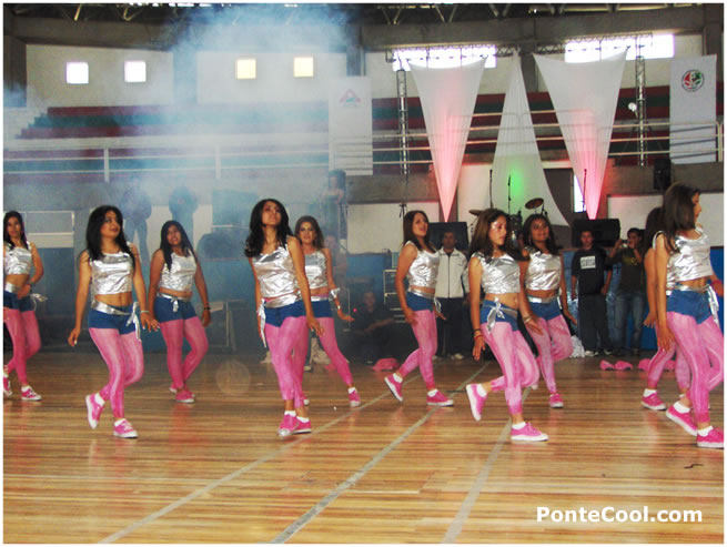 Excelente coreograf&iacute;a es ejecutada por el grupo del Colegio Uniandes
