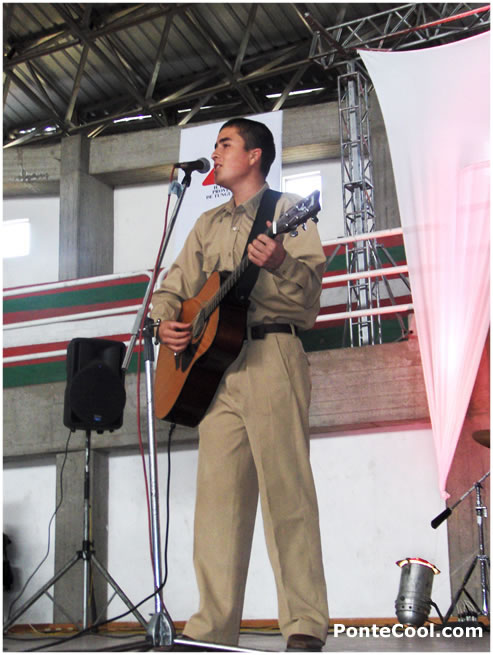 Estudiante talentoso representando al Colegio Bolivar