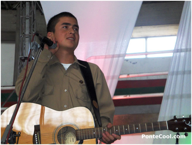Cautivando al p&uacute;blico femenino que se dio cita al Polideportivo