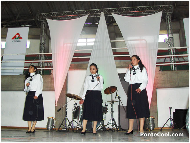 Melodiosas voces del trio musical representante del Colegio La Inmaculada