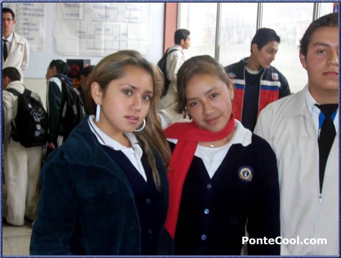 Estudiantes de visita en la feria de ciencia y tecnolog&iacute;a
