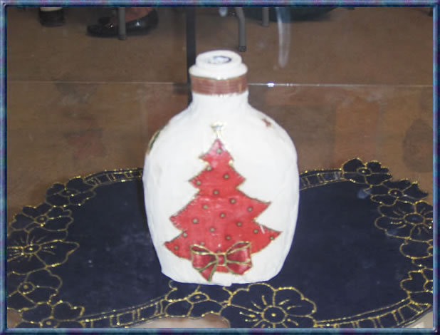 Hermosa botella navide&ntilde;a elaborada por los estudiantes