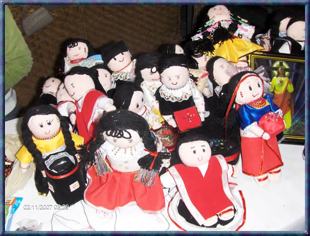 Artesan&iacute;as en lana elaboradas por las estudiantes del Natalia Vaca