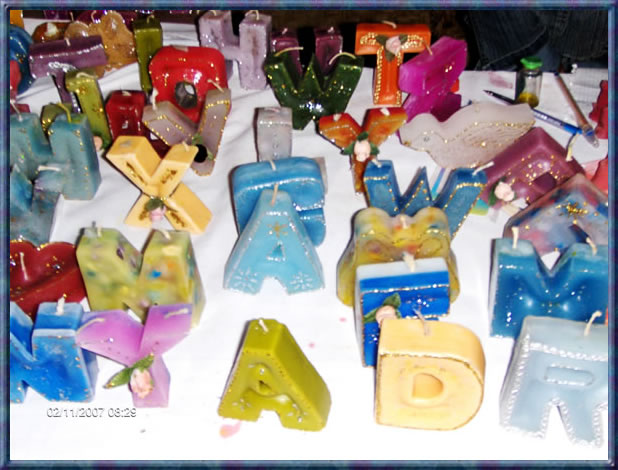 Trabajos en cera elaborados por las estudiantes del Santo