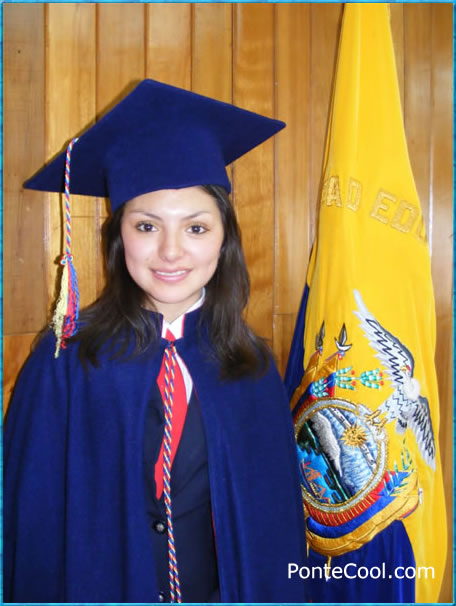 Hermosa estudiante posando para la foto