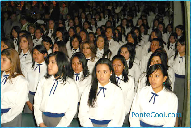 Cientos de nuevas bachilleres buscando una carrera profesional