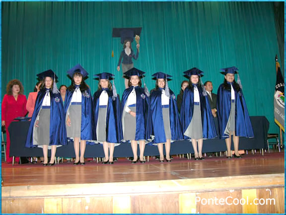 Se&ntilde;oritas egresadas en varias especialidades
