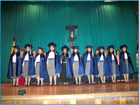 Se&ntilde;oritas bachilleres que optar&aacute;n por seguir en la Universidad