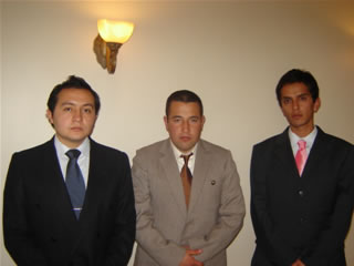 Universitarios en su graduaci&oacute;n