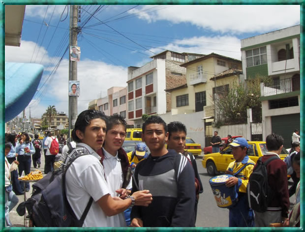 Grupo de compa&ntilde;eros del Colegio Gonz&aacute;lez Su&aacute;rez