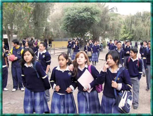 Estudiantes del Colegio Rumi&ntilde;ahui de Ambato